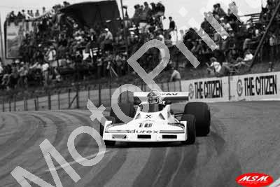 1977 SA GP 18 Hans Binder Surtees TS19 (permission Malcolm Sampson Motorsport Photography) (11)