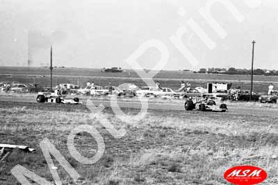 1974 Welkom SS 6 I Scheckter Lotus 72 1 D Charlton M23 (permission Malcolm Sampson Motorsport Photography)