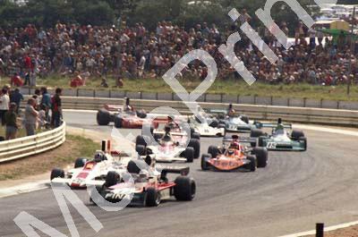 1974 SA GP Mass Surtees, Hill Lola, Brambilla March, Charlton McLaren, I Scheckter Lotus 72, 15 Pescarolo BRM, 8 Robarts BT44, 37 Migault BRM, Keizan - Click Image to Close