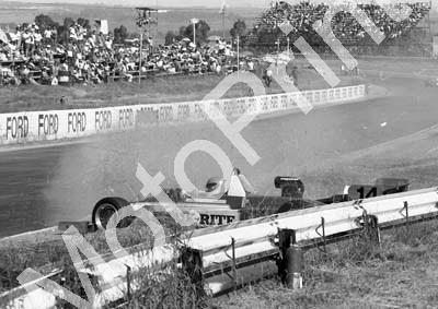 1984 Kya FA 14 Roy Klomfass crash sequence (Colin Watling Photographic) (11)